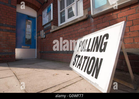 Melden Sie sich für das Wahllokal in Avonmouth UK. Stockfoto