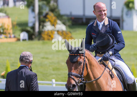 Badminton, South Gloucestershire, UK. 5. Mai 2016. Michael Jung aus Deutschland und sein Pferd Michael Jung La Biosthetique - Sam FBW nehmen Teil in der Dressur-Phase in der Mitsubishi Motors Badminton Horse Trials 2016. Dressur ist eine erweiterte Form des Reitens, dass Tests, die Pferd und Reiter, wie sie schwierige Manöver basiert auf natürlichen Bewegungen des Pferdes durchzuführen. Bildnachweis: Trevor Holt / Alamy Live News Stockfoto