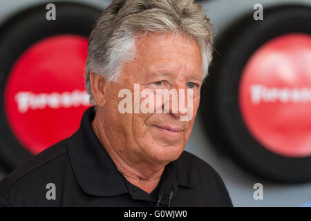 Kingston, Ontario. 5. Mai 2016. US-amerikanischer Rennfahrer spricht Mario Andretti Fans in Kingston Ontario, am 5. Mai 2016 zurückgezogen. Bildnachweis: Lars Hagberg/Alamy Live-Nachrichten Stockfoto