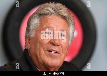 Kingston, Ontario. 5. Mai 2016. US-amerikanischer Rennfahrer spricht Mario Andretti Fans in Kingston Ontario, am 5. Mai 2016 zurückgezogen. Bildnachweis: Lars Hagberg/Alamy Live-Nachrichten Stockfoto