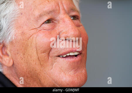 Kingston, Ontario. 5. Mai 2016. US-amerikanischer Rennfahrer spricht Mario Andretti Fans in Kingston Ontario, am 5. Mai 2016 zurückgezogen. Bildnachweis: Lars Hagberg/Alamy Live-Nachrichten Stockfoto