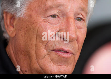 Kingston, Ontario. 5. Mai 2016. US-amerikanischer Rennfahrer spricht Mario Andretti Fans in Kingston Ontario, am 5. Mai 2016 zurückgezogen. Bildnachweis: Lars Hagberg/Alamy Live-Nachrichten Stockfoto