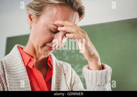 Traurig Lehrer vor Tafel Stockfoto