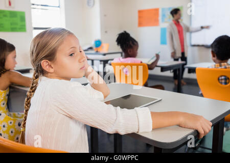 Kleines Kind im Fokus Stockfoto