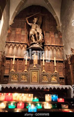 Eine kleine Kapelle innerhalb der Klosteranlage Mont San Michel vor der Küste der Normandie, Frankreich Stockfoto