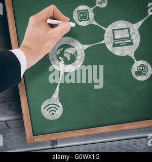 Zusammengesetztes Bild der Hand des Geschäftsmann mit weißer Kreide schreiben Stockfoto