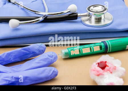 Insulin-Injektion Stift und Stethoskop, Konzept von diabetes Stockfoto