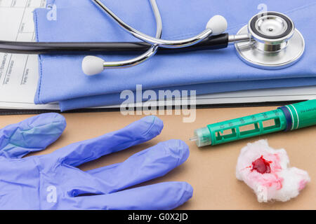 Insulin-Injektion Stift und Stethoskop, Konzept von diabetes Stockfoto