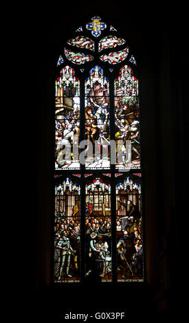 Glasmalerei, die Darstellung der Earl of Moray' Ermordung und John Knox Predigt im St Giles. St. Giles Kathedrale. Edinburgh. Stockfoto