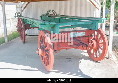 KNYSNA, Südafrika - 3. März 2016: historische Wagen verwendet dafür gefällter Stämme in Knysna Stockfoto