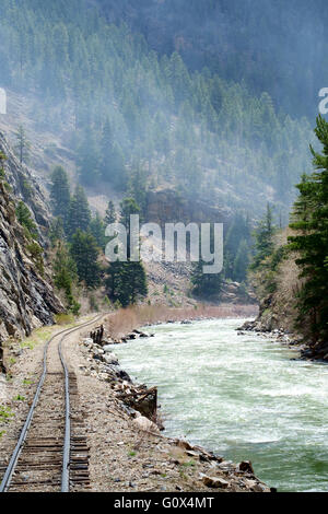 Blick auf die Animas River Valley und Bahn Strecke von Durango Silverton Narrow Gauge Steam Railway, Colorado, USA Stockfoto