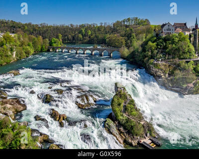 Rheinfall mit Schloss Laufen, in Schaffhausen, Kanton Schaffhausen, Schweiz, Europa Stockfoto