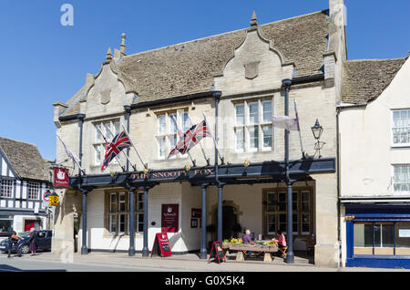 Die hochnäsig Fox Hotel und Kneipe im Zentrum von Cotswold Stadt von Tetbury Stockfoto