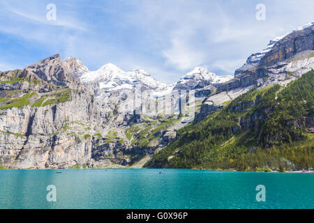 Atemberaubende Aussicht von Oeschinensee (Oeschinensees See) mit moderner und Frundenhorn der Schweizer Alpen im Berner Oberland. Foto ich Stockfoto