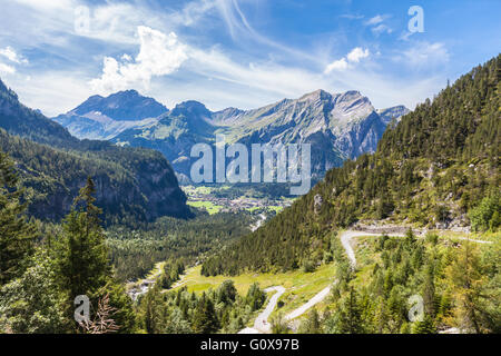 Panoramablick auf die Alpen in der Nähe von Kandersteg im Berner Oberland in der Schweiz Stockfoto