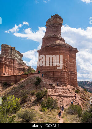 Menschen klettern auf den Leuchtturm Bildung, Lighthouse Trail, Palo Duro Canyon State Park, Canyon, Texas. Stockfoto