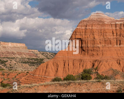 Tecovas und Quartiermeister Schichten (Spanisch Röcke), Lighthouse Trail, Palo Duro Canyon State Park, Canyon, Texas. Stockfoto