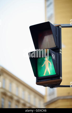 Grüne Ampel für Fußgänger, Wien, Österreich Stockfoto
