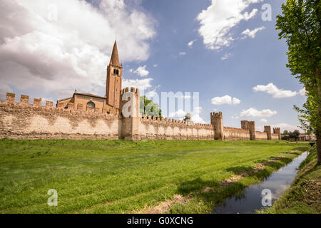 Stadtmauer von Montagnana, eines der schönsten Dörfer in Italien. Stockfoto