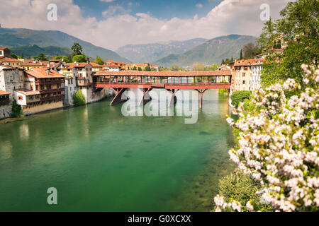 Die alte Brücke, auch genannt die Bassano Brücke oder Brücke der Alpini, befindet sich in der Stadt Bassano del Grappa. Stockfoto