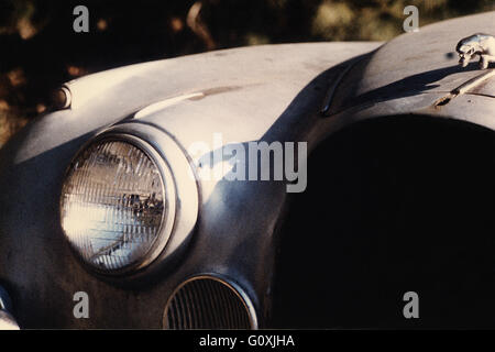 Ein rostiges Wrack von Jaguars eine verlassene Classic 1960MKII am Straßenrand von Topanga Canyon Blvd., Kalifornien, USA. Stockfoto