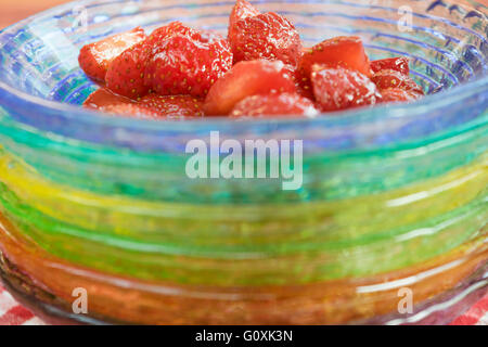 geschnittene Erdbeeren Salat Stockfoto