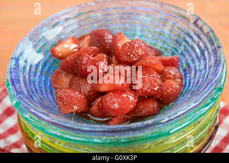 geschnittene Erdbeeren Salat Stockfoto