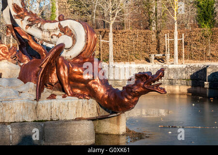 Detail des Brunnens der Drachen, in den Gärten des königlichen Palastes von La Granja de San Ildefonso, Segovia, Spanien Stockfoto