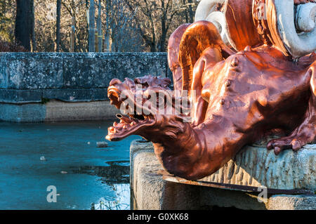 Detail des Brunnens der Drachen, in den Gärten des königlichen Palastes von La Granja de San Ildefonso, Segovia, Spanien Stockfoto