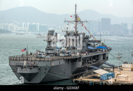 USS Blue Ridge angedockt in Victoria Harbour, Hong Kong, China. Stockfoto