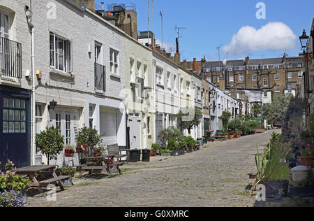 Bathurst Mews, eine Straße von Häusern aus den ehemaligen Stallungen des größeren Häusern in Bayswater, London umgewandelt. Sie verkaufen jetzt für £2 m + Stockfoto