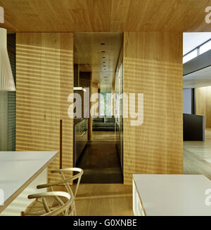 PX-Haus, La Garriga, Spanien. Schmale Küche, Essbereich und Wohnzimmer zu trennen. Stockfoto