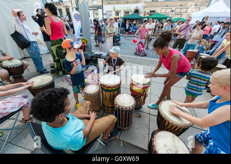 Open-Air-Veranstaltung im Krakowskie Przedmieście von Warschau, die Hauptstadt Polens. Stockfoto