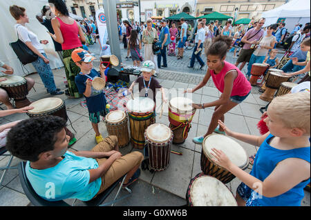 Open-Air-Veranstaltung im Krakowskie Przedmieście von Warschau, die Hauptstadt Polens. Stockfoto