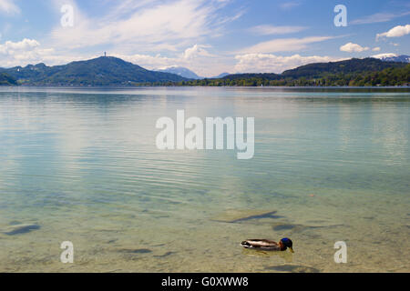 See-Ansicht-Berge in Klagenfurt, Wörthersee, Österreich Stockfoto