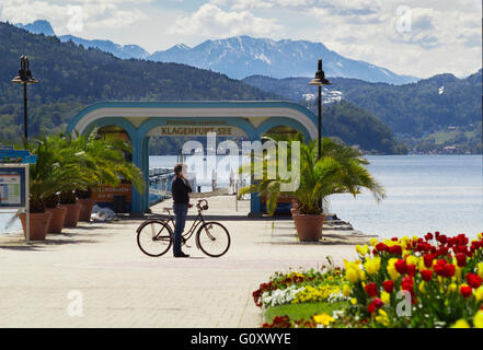 See-Ansicht-Berge in Klagenfurt, Wörthersee, Österreich Stockfoto