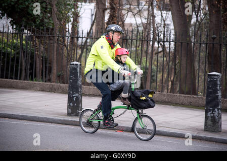 Radfahrer Radsport Pendler Fahrrad Fahrt zur Arbeit Stockfoto