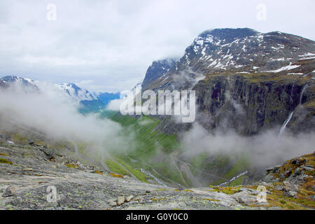 Berühmte norwegische Troll Pfad Trollstigen oder Trollstigveien kurvigen Bergstraße. Stockfoto