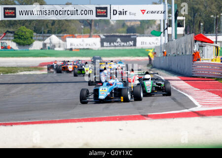 Misano Adriatico, Italien - 10. April 2016: A Tatuus F4 T014 Abarth von Jenzer Motorsport Team, angetrieben von Van Uitert Job Stockfoto