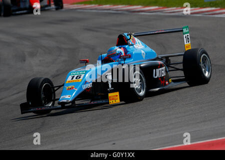 Misano Adriatico, Italien - 10. April 2016: A Tatuus F4 T014 Abarth von Jenzer Motorsport Team, angetrieben von Van Uitert Job Stockfoto
