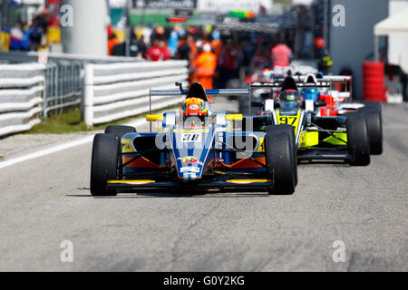 Misano Adriatico, Italien - 10. April 2016: A Tatuus F4 T014 Abarth des BVM Racing Team, angetrieben von Maini Kush, die italienischen F4 Stockfoto