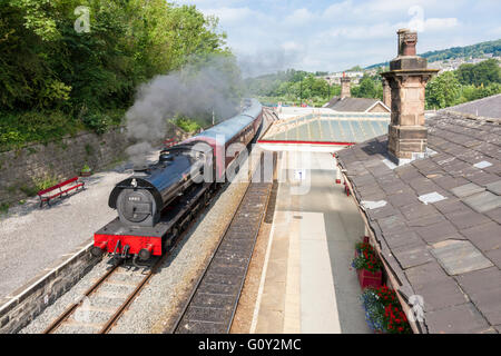 Peak Bahn Dampfzug Ankunft am Bahnhof Matlock, Derbyshire, England, UK Stockfoto
