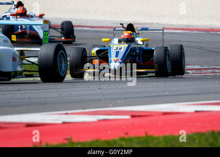 Misano Adriatico, Italien - 10. April 2016: A Tatuus F4 T014 Abarth des BVM Racing Team, angetrieben von Maini Kush, die italienischen F4 Stockfoto