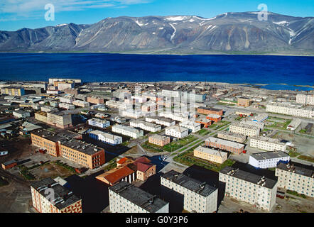 Luftaufnahme von entlegenen sibirischen Hafen Stadt von Egvekinot; Magadan Region; Bering-Meer; Russischen Föderation; ehemaligen Sowjetunion UdSSR Stockfoto