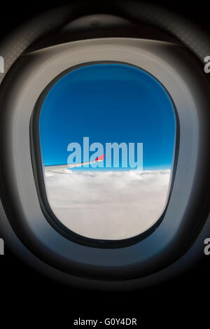 Blick aus dem Flugzeugfenster eines Stockfoto