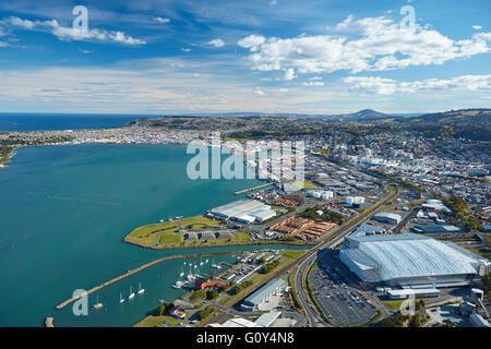 Logan Park, Forsyth Barr Stadium und Otago Harbour, Dunedin, Südinsel, Neuseeland - Antenne Stockfoto