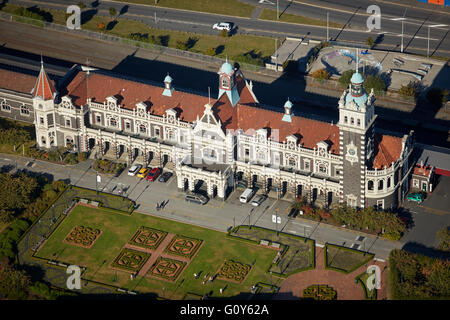 Historischer Bahnhof, Dunedin, Otago, Südinsel, Neuseeland - Antenne Stockfoto