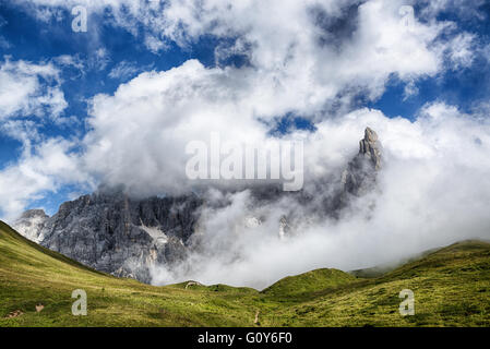 Panoramablick auf die Pale di San Martino von Passo Rolle, Dolomiti - Italien Stockfoto