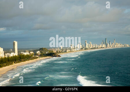 Blick nach Norden von Burleigh Heads nach Surfers Paradise an der Gold Coast, Queensland, Australien Stockfoto