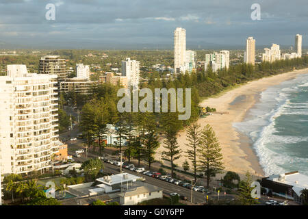 Blick nach Norden von Burleigh Heads nach Surfers Paradise an der Gold Coast, Queensland, Australien Stockfoto